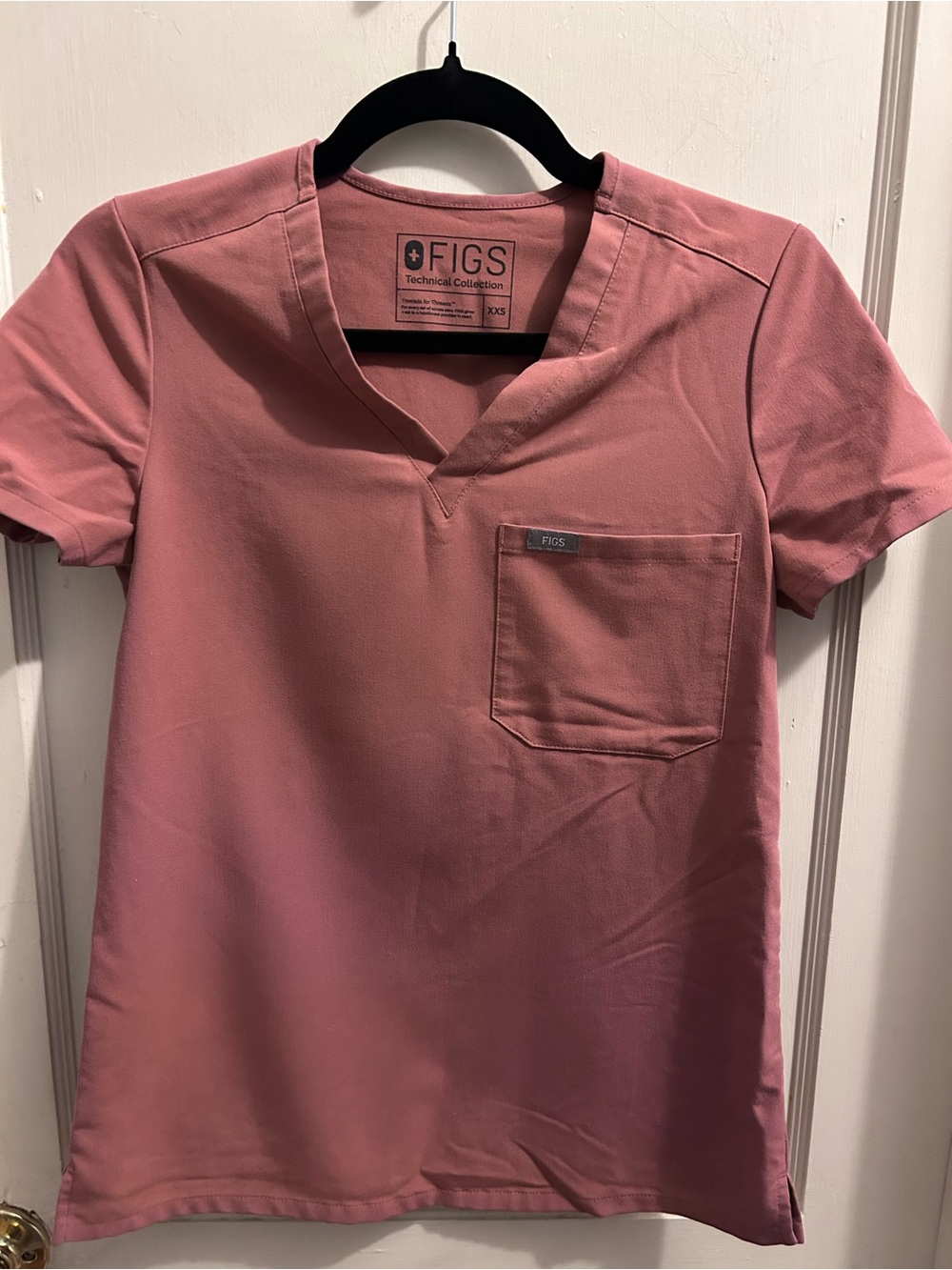 Figs Women’s Catarina Scrub V-Neck Top in Mauve XXS